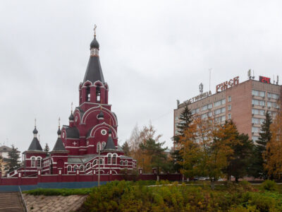 Под сенью святынь