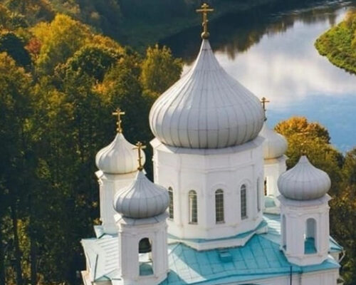 Под сенью святынь